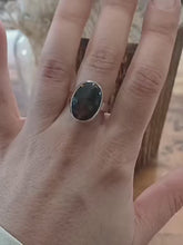Load and play video in Gallery viewer, Labradorite &amp; Silver Ring
